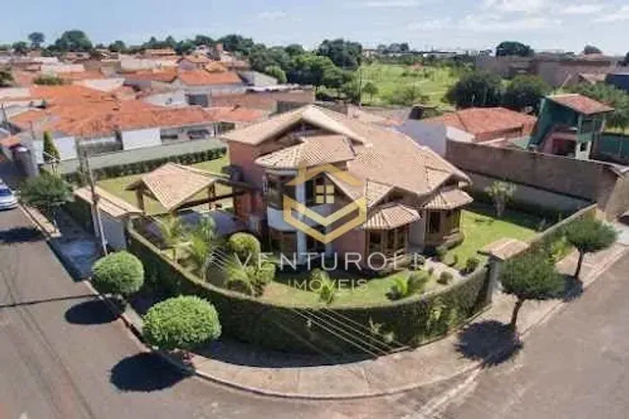 Casa a Venda em Pederneiras