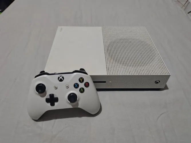 Vende-se Xbox one S USADO