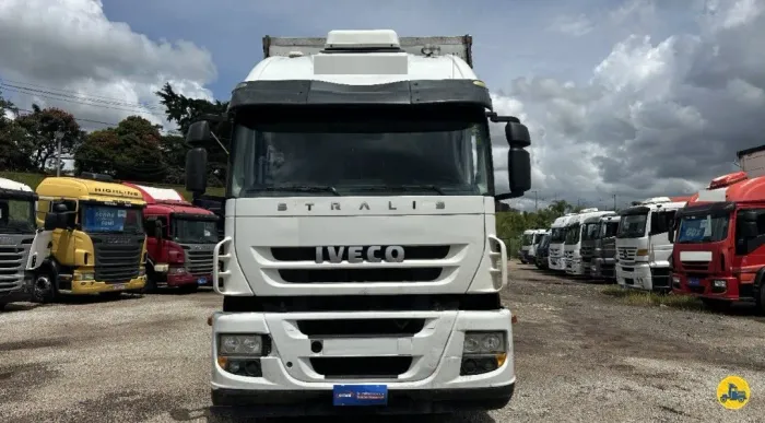 IVECO STRALIS 400 TRUCK 6X2<br>2012/2013<br>BAÚ SIDER