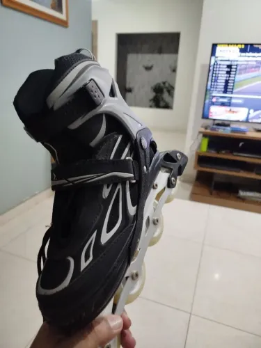 Patins Oxer Light In-line, na cor preto. N° 37-40.