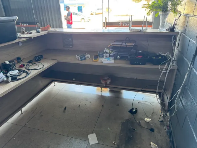 Vende-se balcão recepção