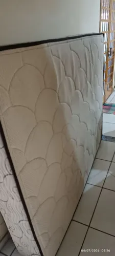 Cama e colchão semi-novo