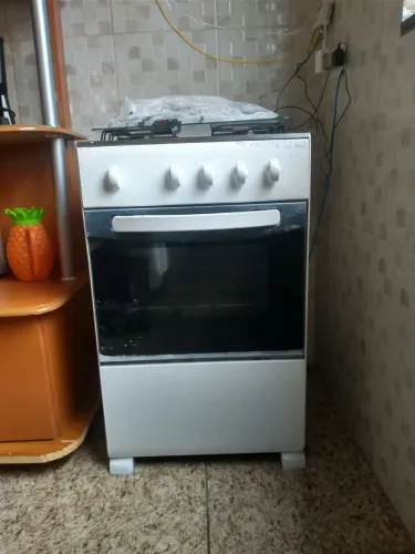 Vendo fogão completo. 
