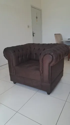 Poltrona de couro legítimo