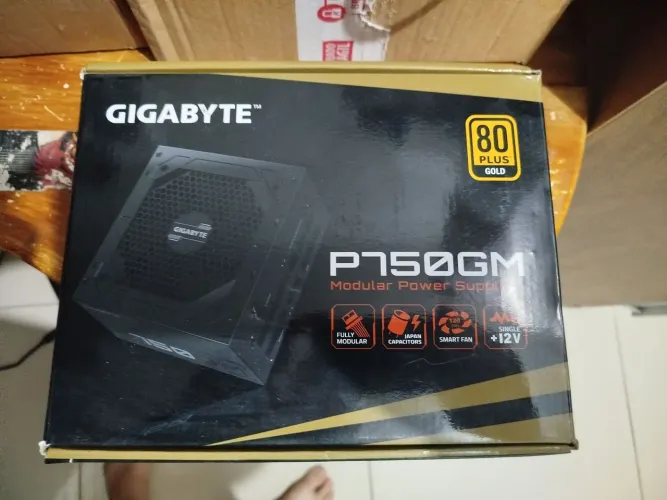Fonte Gigabyte 750w modular Gold
