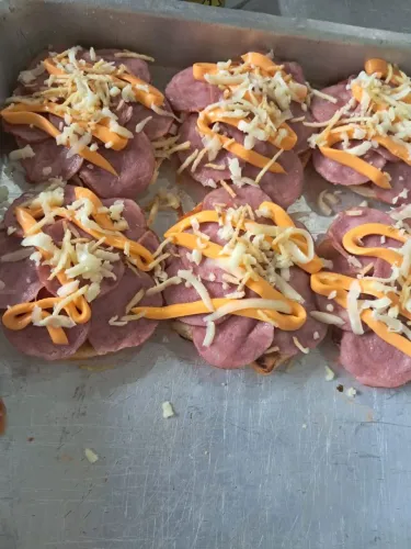 Precisando para tomar café aceitamos encomendas de paes doces e salgados.