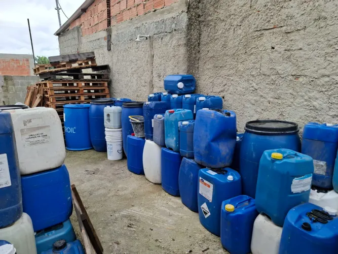Vendo paletes, bombonas e tambores !!!