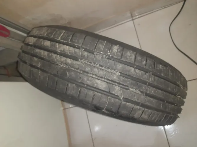 Vendo pneus novos 205 65 R16