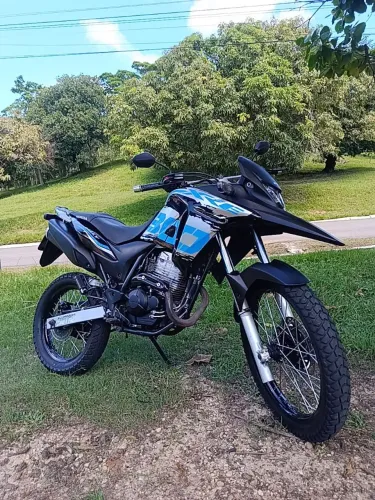 XRE mas top sem nda a fazer 