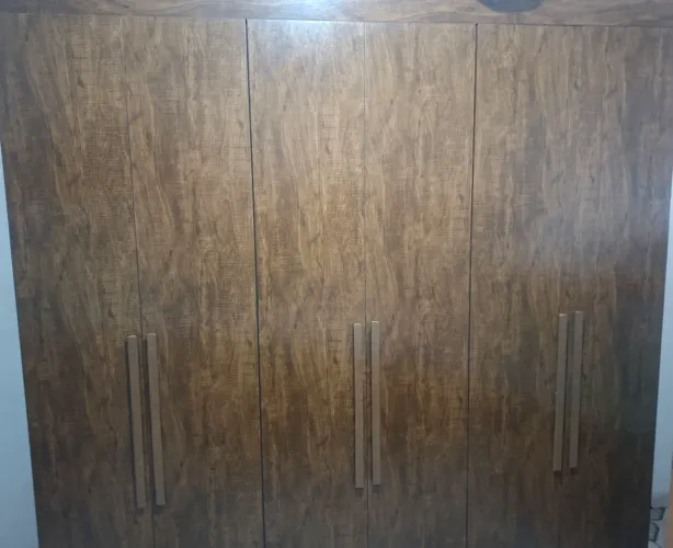 Vende-se quarda roupa de casal