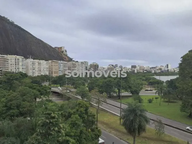 Vista deslumbrante para lagoa