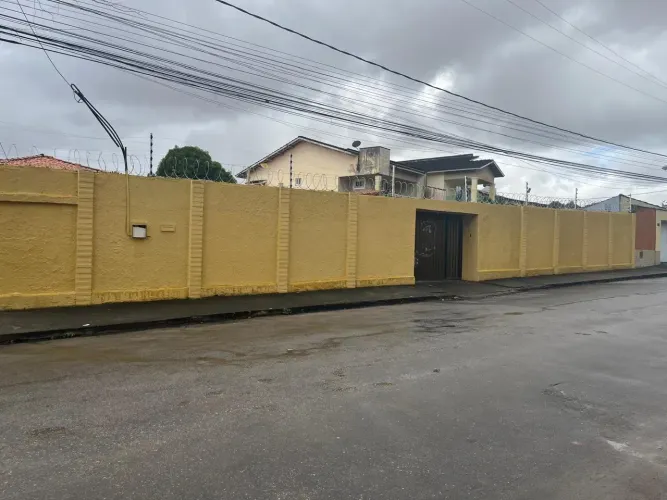 Imóvel para venda possui 858 metros quadrados com 6 quartos em Jangurussu - Fortaleza - CE