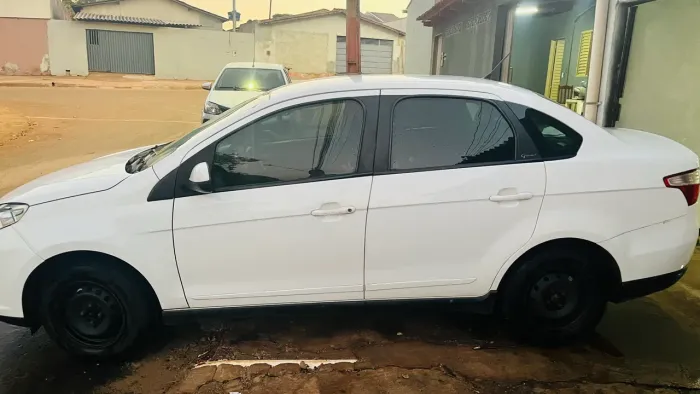 Fiat Grand Siena Attrac. 1.4 EVO F.flex 8V 2013