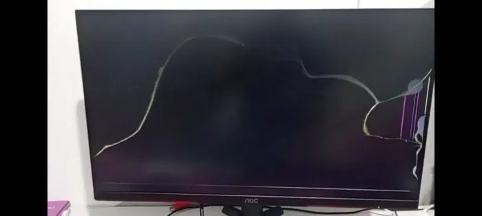 Vendo monitor AOC de 244hz com a tela quebrada 