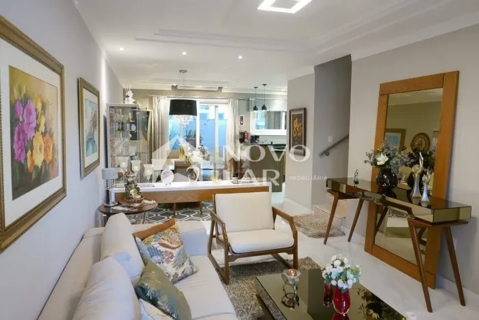 Casa estilo triplex de alto padrão no conceituado condomínio Villa Amalfi, bairro Hípica,