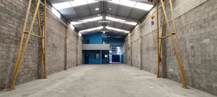 Galpão muito bem localizado no Chácaras Reunidas, são 623m² de construção com 500m² de ter