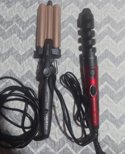 Modelador de cachos e chapinha tri-ondas