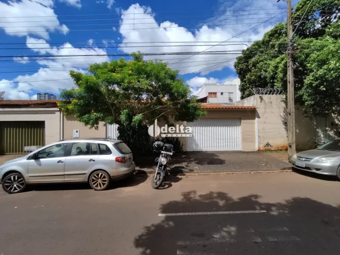 Casa com 2 quartos sendo 1 suíte disponível para venda bairro Morada da Colina em Uberlând
