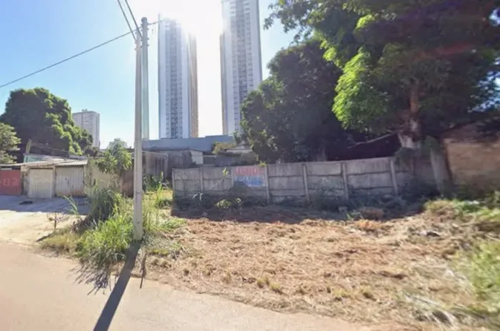 Lote de duas frentes pertinho do Buriti Shopping