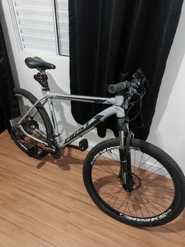 Bicicleta First aro 29