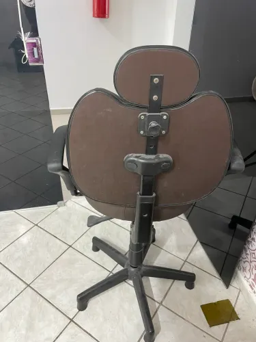Cadeira para cabeleireira ou maquiadora 