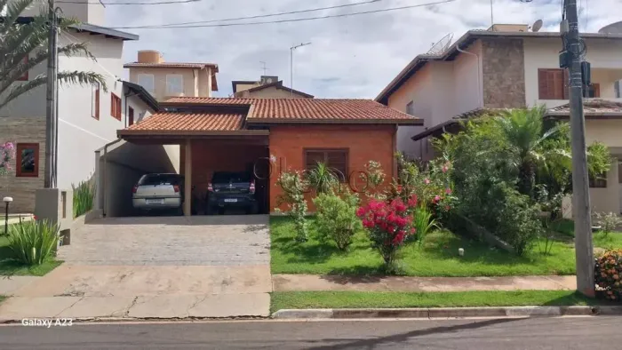 Casa à Venda no Condomínio Terras do Oriente em Valinhos no bairro Santa Cruz.