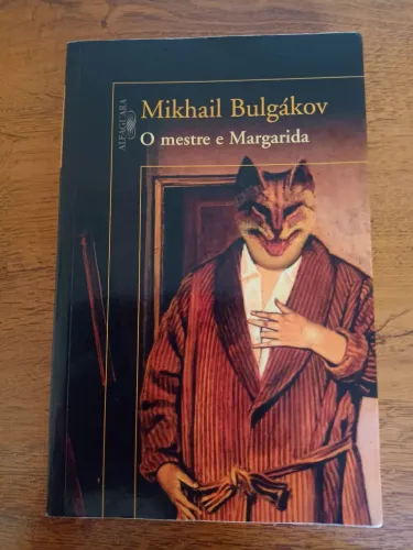 Livro "O Mestre e a Margarida" de Mikhail Bulgákov