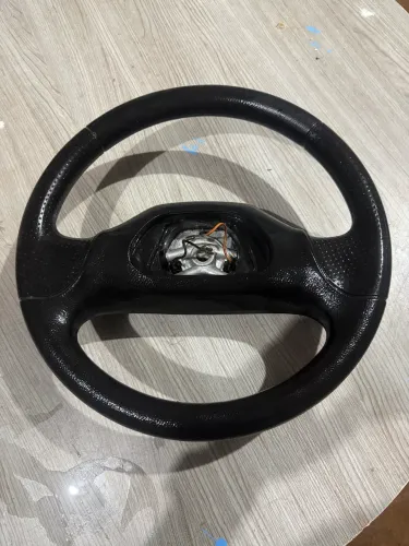 Volante Escort XR3 couro sem a capa da buzina