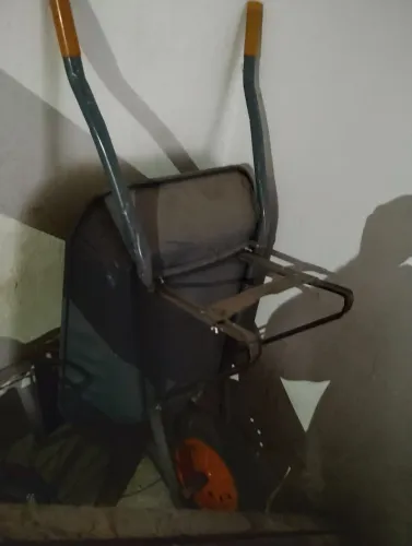 Carro de mão semi novo