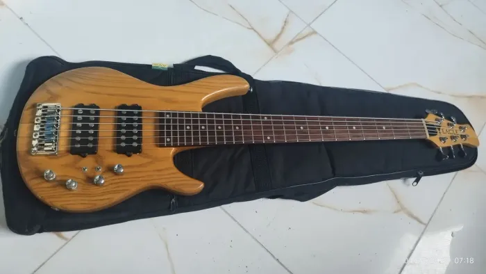 Baixo Eagle 6 cordas ativo e melhorado 