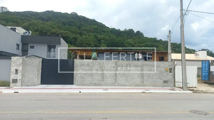 Terreno com 400.5 m², à Venda por R$ 1.350.000 - Barra, Balneário Camboriú (SC)
