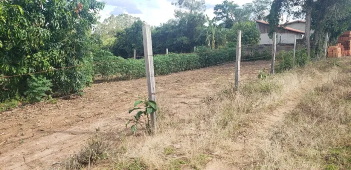 Sítio com (3 alqueires dupla aptidão no bairro do arealzinho (( município de Angatuba)) te