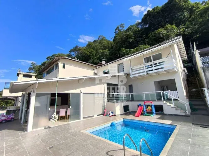 Casa com 4 quartos à venda, 352 m² por R$ 1.390.000 - Piratininga - Niterói/RJ