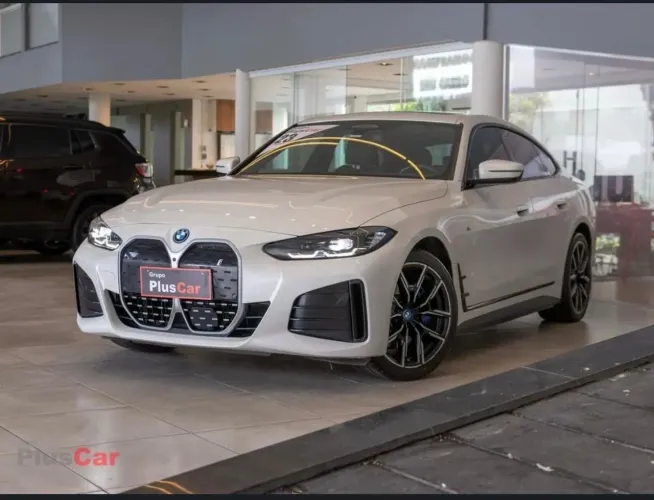 BMW i4 E-drive 40 (elétrico) 2023