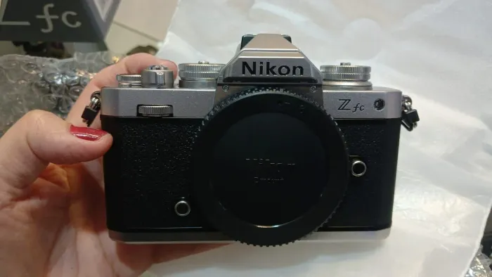 CÂMERA ZFC NIKON PRATA MIRRORLENS 4K