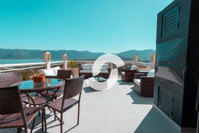 Casa com 4 dormitórios à venda, 290 m² por R$ 3.650.000,00 - Camboinhas - Niterói/RJ