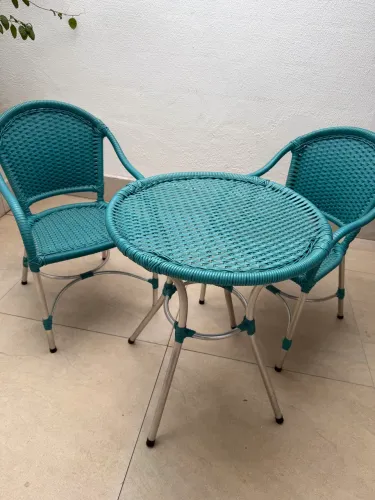 Mesa de varanda ou sacada com 2 cadeiras
