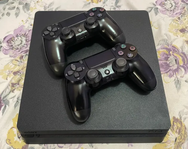 Ps4 SLIM 1 TB (ACEITO CARTÃO)