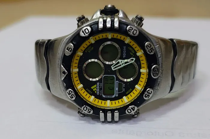 Relógio Adidas modelo 10-0104 , todo original vidro de safira, pulseira perfeita e nova
