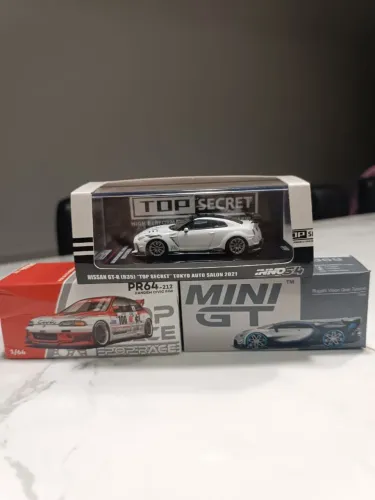 Combo, três miniaturas, Pop Race, Inno64 e Mini GT