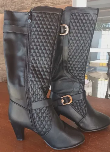 Bota montaria usada