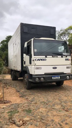 Vende-se troca ou financia Ford cargo 815 s