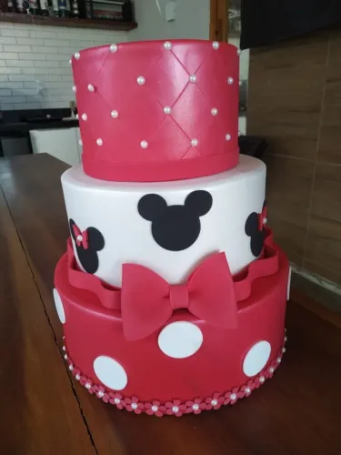 Bolo Fake. Minnie Vermelha