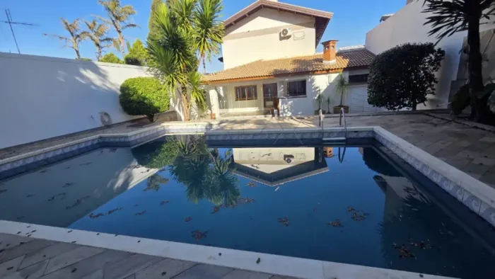 Casa sobrado / venda e locação - 3 quartos sendo suítes com piscina - Residencial Samambai