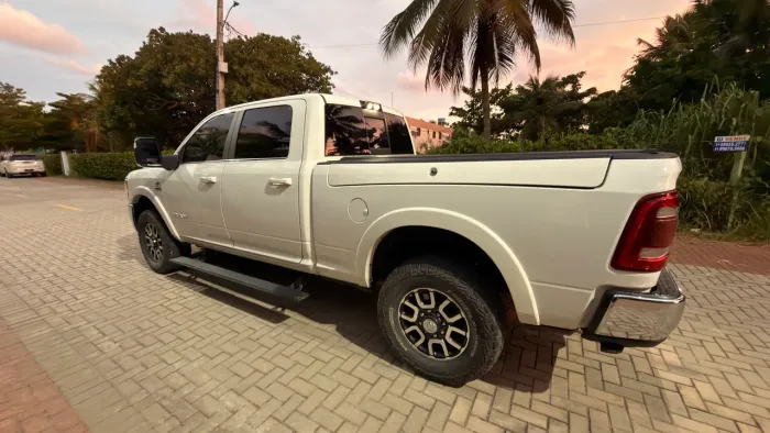Ram 3500 Limited Longhorn 6.7 TB CD Diesel 2024