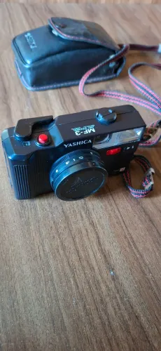 Máquina fotográfica analógica Yashica MF 3