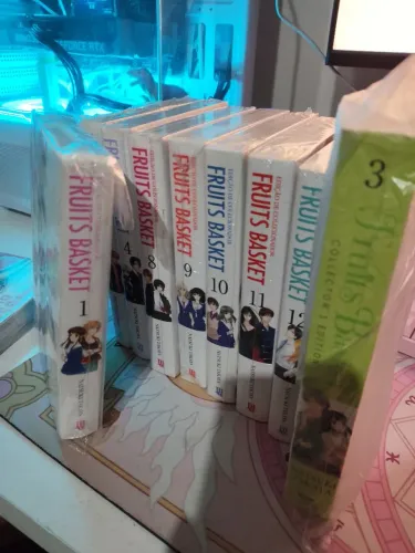 Fruits basket 1, 2, 4, 8 ao 12 ( lacrados ) + vol 3 ingles