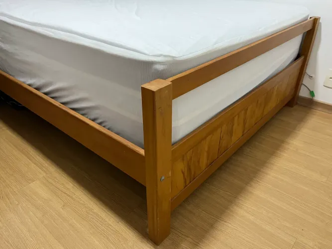 Cama de Casal em Madeira de Demolição Maciça | Super Resistente | Impecável