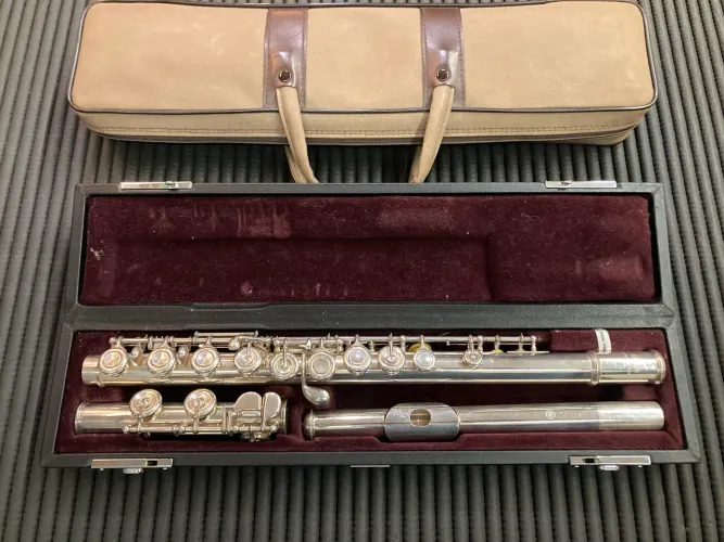Flauta Yamaha YFL511 Prata Maciça