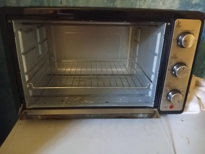 Vende- se forno elétrico e um climatizador